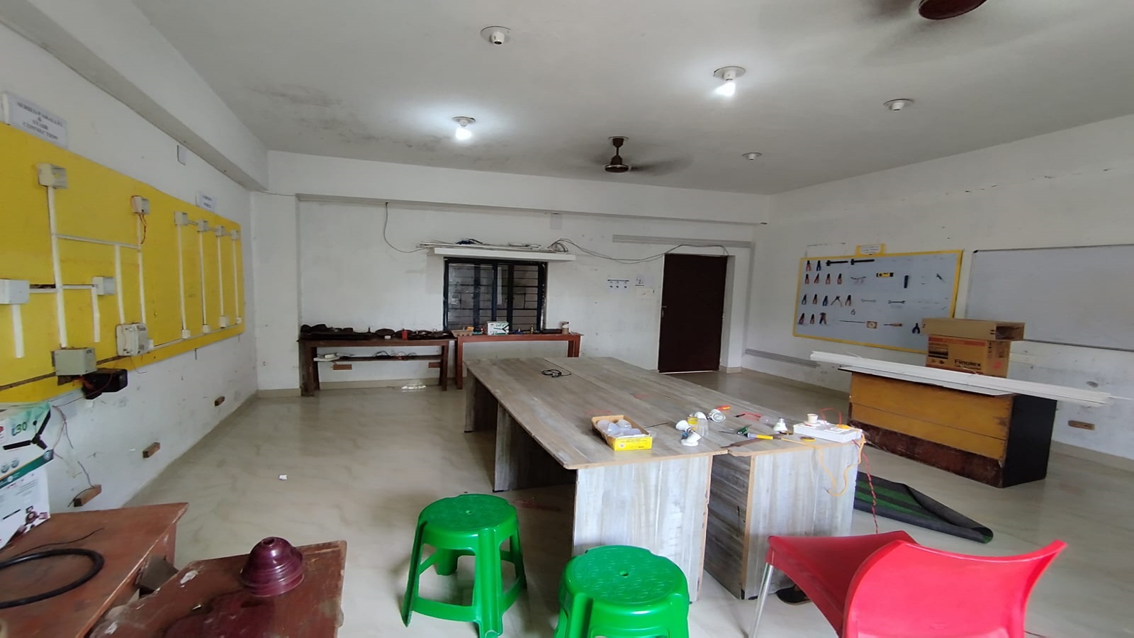 https://www.srigurutrust.org/uploads/images/gallery/lab1.jpg