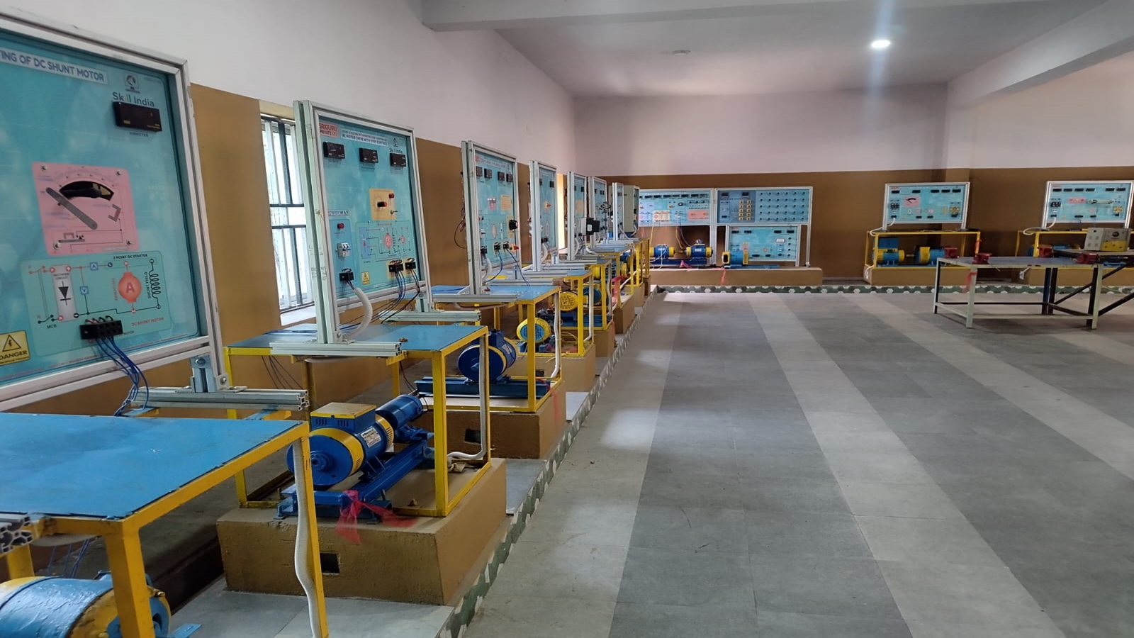 https://www.srigurutrust.org/uploads/images/gallery/lab2.jpg
